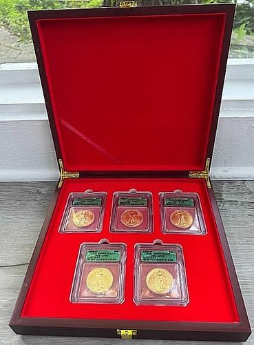 Icg coin display - icg, box