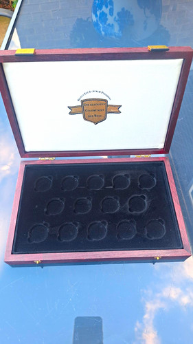 Wood coin display - wood, case